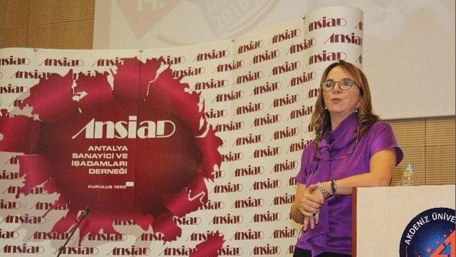 Ayşen Zamanpur Üniversite Öğrencilerine Yaşam Felsefesini Anlattı