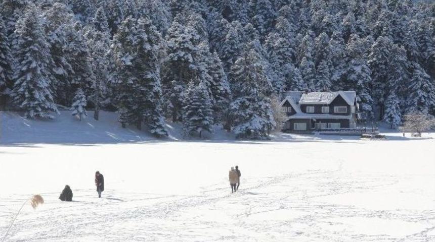 Doğa Harikası G&ouml;lc&uuml;k G&ouml;l&uuml; Dondu