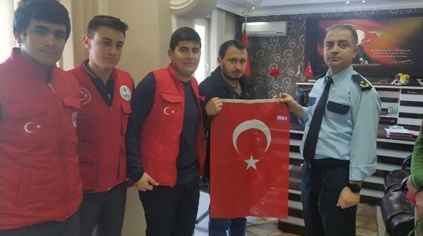 Kulalı Gen&ccedil;ler Polisinin Yanında