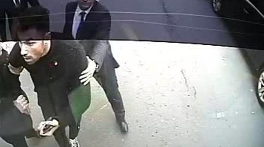 (&ouml;zel Haber) Milli Futbolcu Burak Yılmaz Otob&uuml;s Şof&ouml;r&uuml; İle Kavga Etti