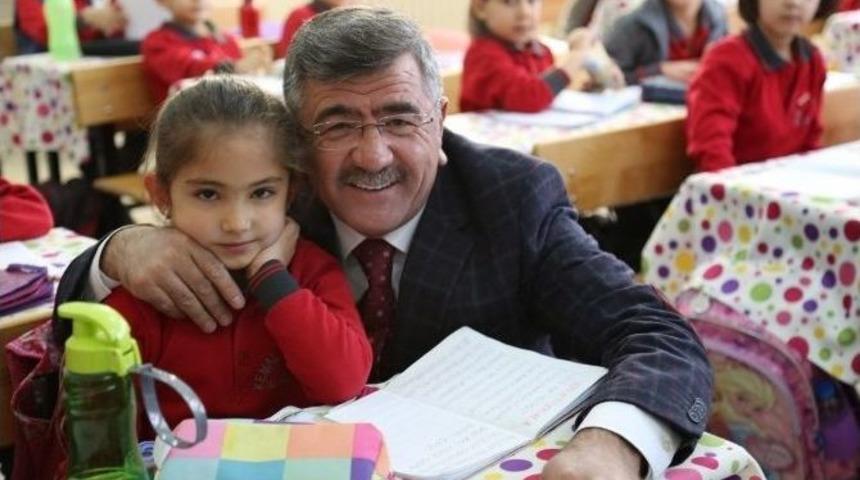 Başkan Akdoğan&rsquo;dan Miniklere S&uuml;rpriz Ziyaret