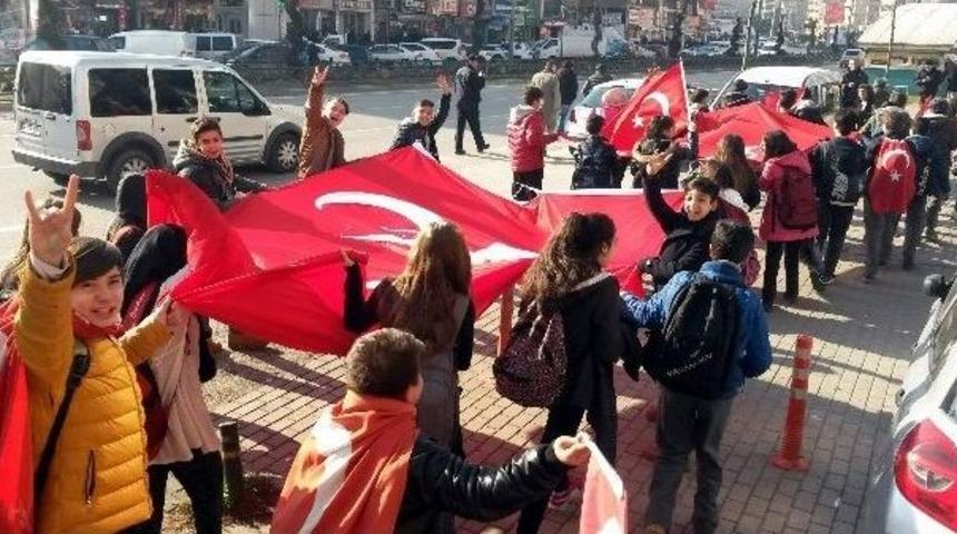 Bursa&rsquo;da Orta Okul &Ouml;ğrencileri Ter&ouml;r&uuml; Lanetledi
