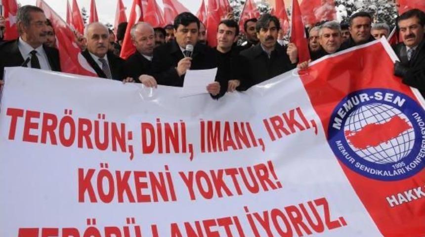 Hakkari'de Binlerce Kişi Ter&ouml;r&uuml; Protesto Etti