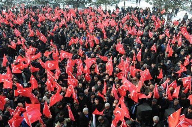 Hakkari'de Binlerce Kişi Terörü Protesto Etti