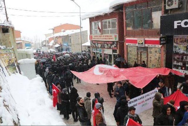 Şemdinli'de Teröre Tepki Yürüyüşü