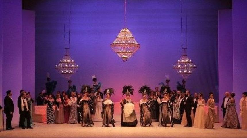 Şen Dul Bu Sezon İlk Kez Sahne Alıyor