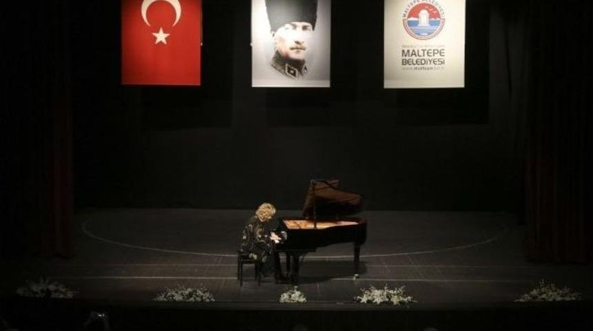 &Uuml;nl&uuml; Piyano Virt&uuml;oz&uuml; Tskm&rsquo;de Sahne Aldı