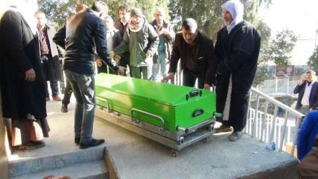 Viranşehir&rsquo;De, Otomobilin &Ccedil;arptığı Inşaat Iş&ccedil;isi &Ouml;ld&uuml; 1