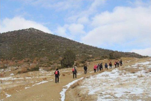 Konya’da, Doğa Tutkunları Şehit Polis Oğuzhan Duyar İçin Dağa Tırmandı