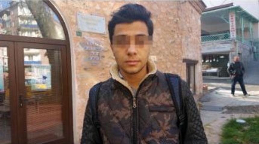 Beşiktaşlı Taraftarlar, 16 Yaşındaki Bursasporluyu Bı&ccedil;akladı