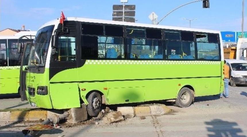 Kamyon, Yolcu Otob&uuml;s&uuml;ne &Ccedil;arptı