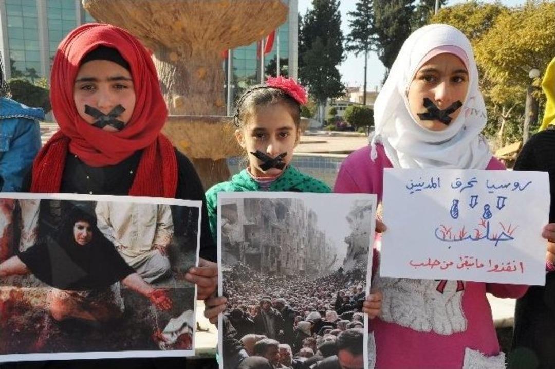 Suriyeli &Ccedil;ocuklardan Sessiz Halep Protestosu