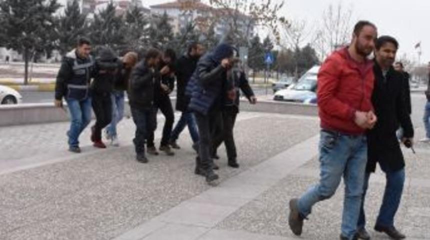 Aksaray&rsquo;da 60 Bin Liralık Kablo &Ccedil;alan Hırsızlar Yakalandı