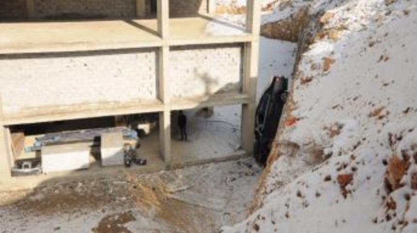 Kayan Ara&ccedil; İnşaatın Temeline D&uuml;şt&uuml;