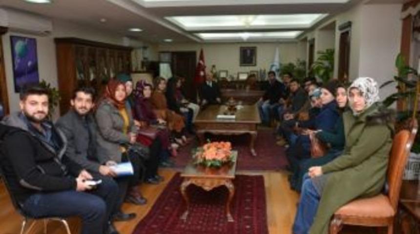 &Uuml;niak Rekt&ouml;r G&ouml;n&uuml;ll&uuml;&rsquo;y&uuml; Ziyaret Etti