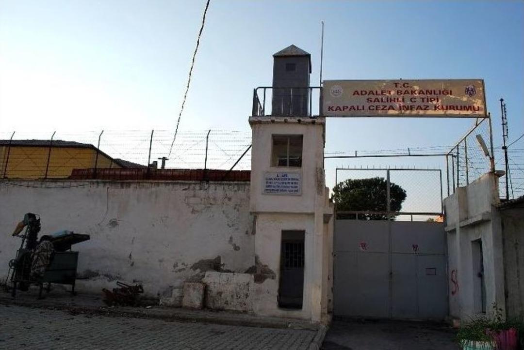 Manisa&rsquo;da 60 Yıllık Cezaevi Yıkılıyor