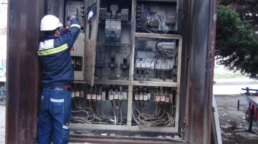 Bandırma'da Trafo Patladı Ilçenin Büyük Bölümü Karanlıkta Kaldı