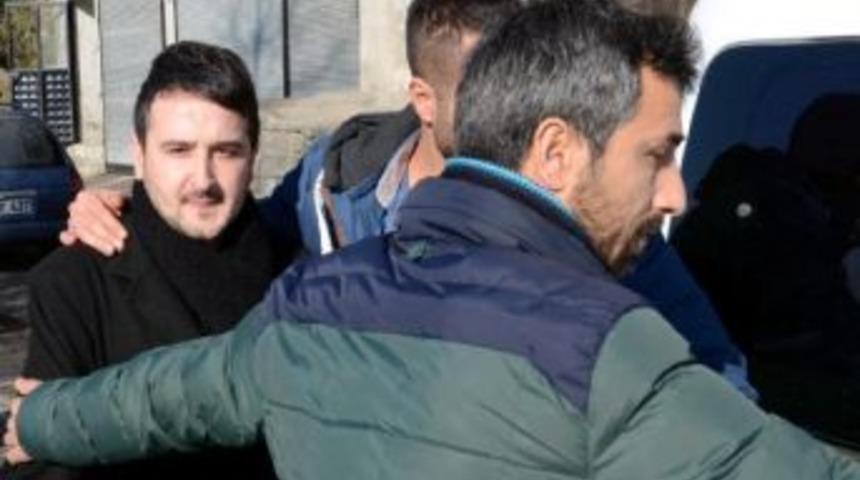 Facebook'ta 32 Kişiyi Pkk Üyesi Ilan Etti, Gözaltına Alındı