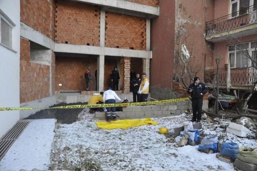 Arkadaşlarına "u&ccedil;mayı Deneyeceğim" Deyip 8. Kattan Atladı