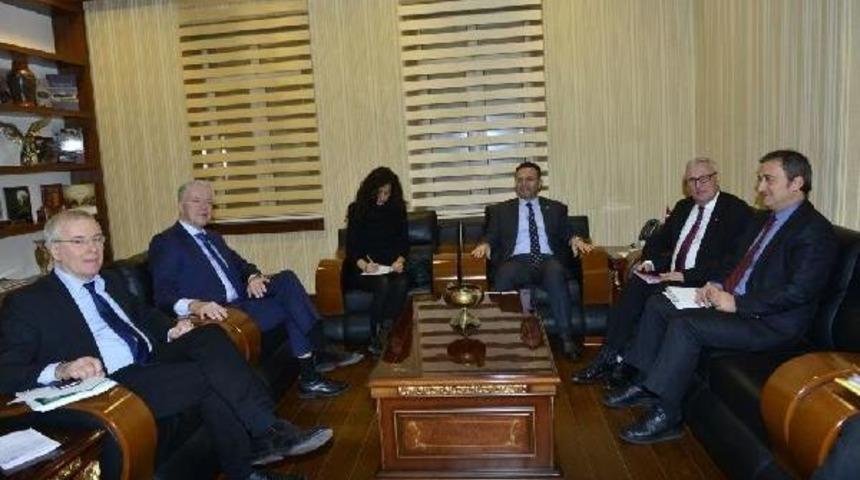 Vali Aksoy, Ak T&uuml;rkiye Raport&ouml;rlerini Kabul Etti