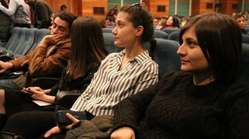 Anadolu &Uuml;niversitesi 10. Palto Film G&uuml;nleri Başladı