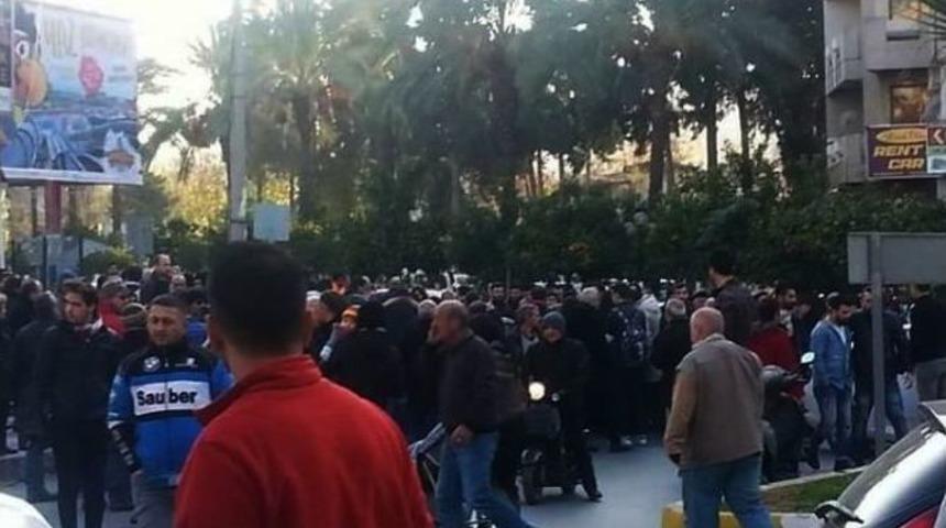 Cezaevi Firarisini Kovalayan Polisin A&ccedil;tığı Ateşte Seken Kurşunlar 2 Kişiyi Yaraladı