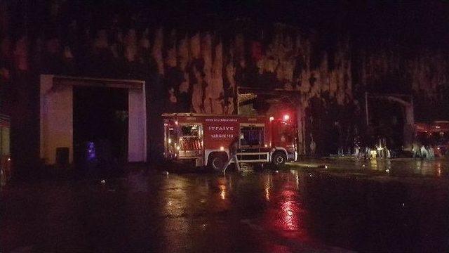 Fabrika Yangını Söndürüldü 2