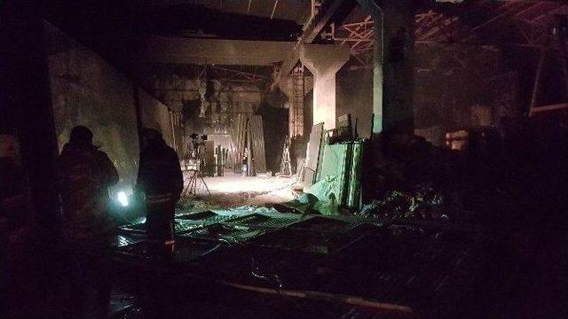 Fabrika Yangını Söndürüldü 3