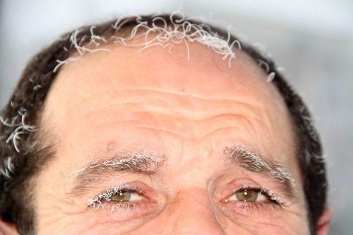 Soğuktan Kirpikleri Ve Kaşları Dondu G3