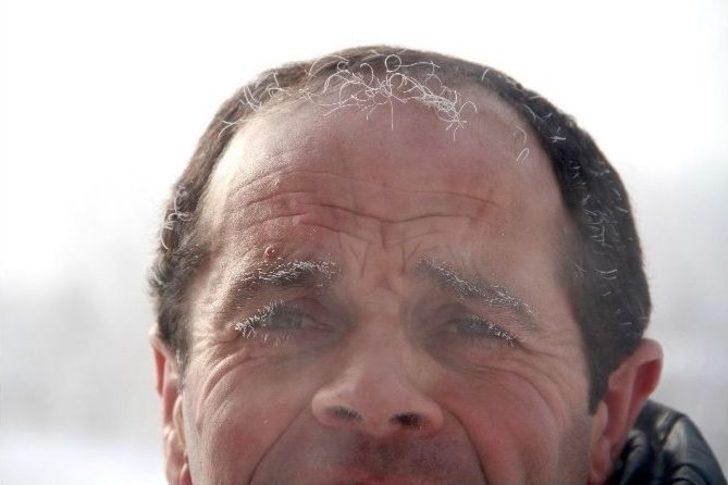 Soğuktan Kirpikleri Ve Kaşları Dondu G4