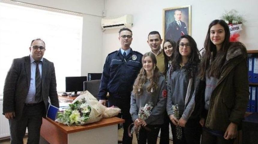 Liseli Gen&ccedil;lerden G&uuml;venlik G&uuml;&ccedil;lerine Taziye Ziyareti