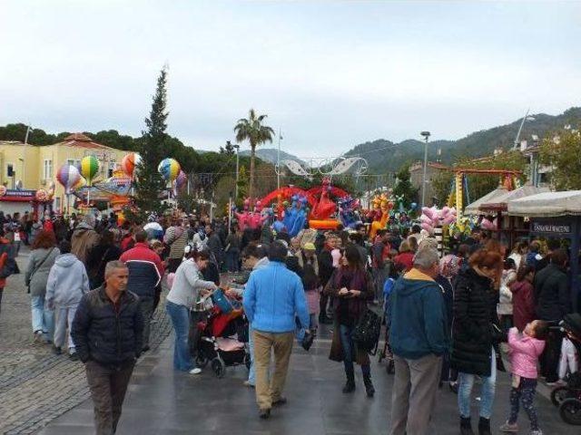 Marmaris Yeni Yıl Için Gelin Gibi Süslendi