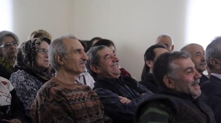 &rsquo;d&uuml;ğ&uuml;n Dernek&rsquo;le G&uuml;l&uuml;p, Eğlendiler