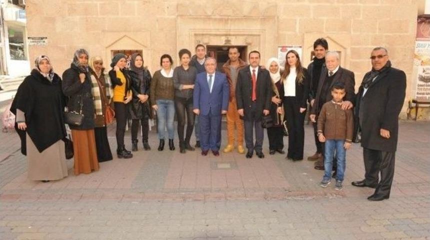 Vali, M&uuml;ltecilerle Buluştu