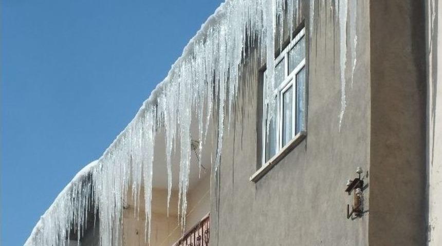 İtfaiye Ekibinden Buz Operasyonu