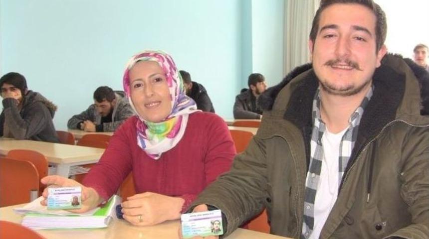 Anne Ve Oğlu Aynı Okulda Okuyor