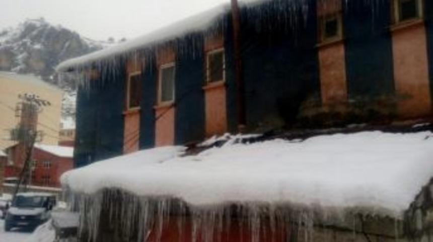 &Ccedil;ukurca&rsquo;da Buz K&uuml;tleleri Bir Metreyi Aştı