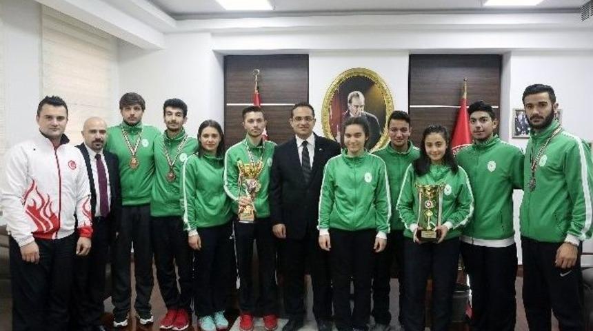 Başarılarıyla İzmir&rsquo;in Adını T&uuml;m T&uuml;rkiye&rsquo;ye Duyurdular