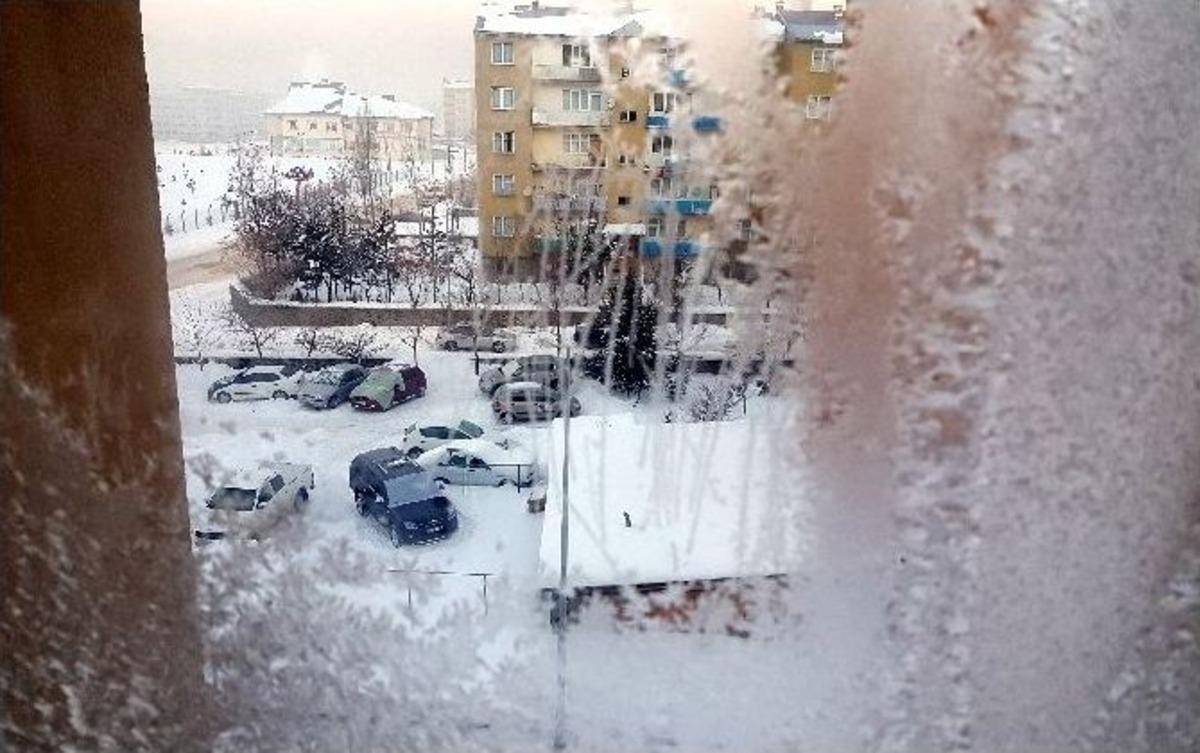 Doğu Anadolu Donuyor; Ardahan - 39, Erzurum - 37&rsquo;i G&ouml;rd&uuml;