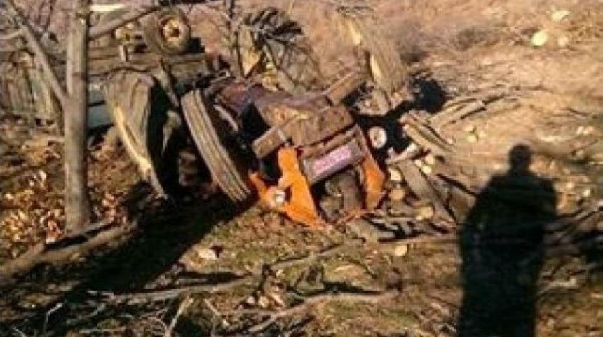 Odun Y&uuml;kl&uuml; Trakt&ouml;r Devrildi: 1 &Ouml;l&uuml;