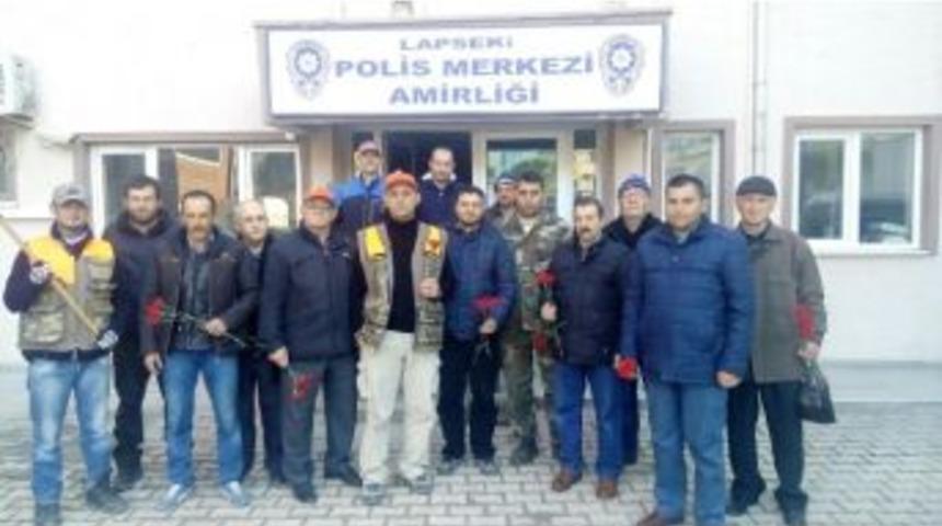 Lapsekili Avcılar Emniyet M&uuml;d&uuml;rl&uuml;ğ&uuml;n&uuml; Ziyaret Etti