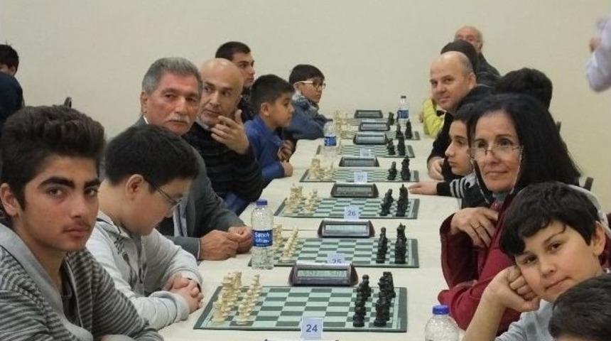 Muratpaşa Yaşlı Evi &Uuml;yeleri Satran&ccedil; Turnuvasında