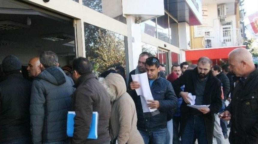 Zaman Azaldık&ccedil;a Kuyruk Uzuyor