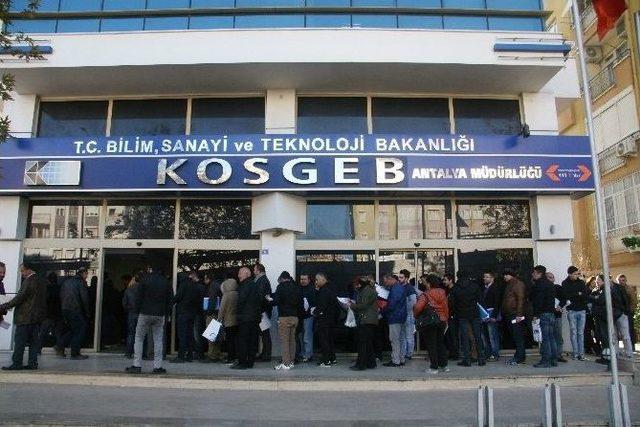 Zaman Azaldıkça Kuyruk Uzuyor 1