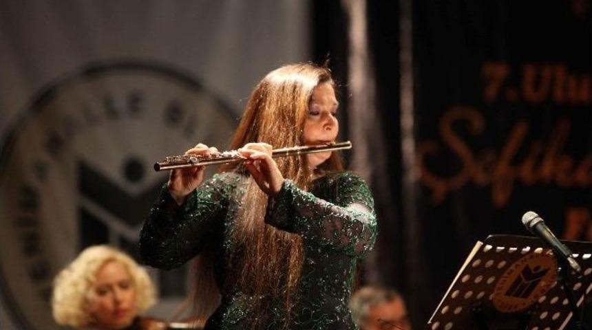 Yenimahalle&rsquo;de Beatles Ve Elvis Şarkılarına Senfonik Yorum