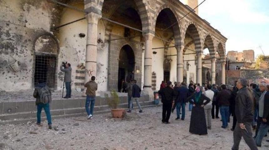 Sur'un Restorasyonu I&ccedil;in N&uuml;rnberg Ve Normandiya &Ouml;rnekleri &Ouml;nerisi