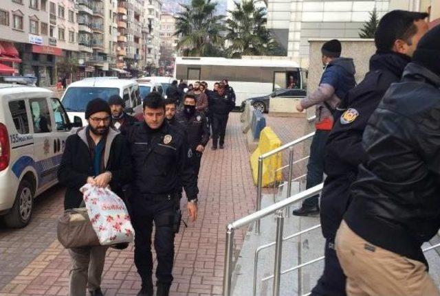 Kocaeli'de Fetö Şüphelisi 11 Polis Ve Öğretmen Adliyede