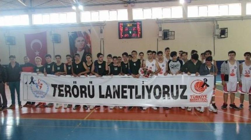 Şampiyonlara &Ouml;d&uuml;llerini &Ccedil;evik Kuvvet Polisleri Verdi