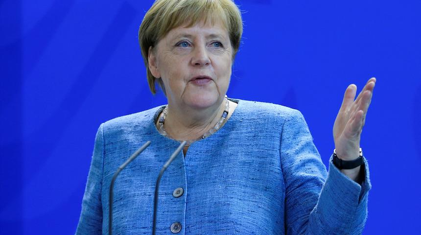 Merkel'den Türkiye ile ilgili skandal sözler: Türkiye'nin "makul ölçüde" gelişmesi çıkarımıza