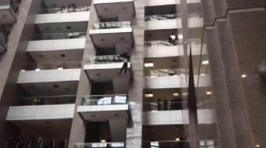 İstanbul Adalet Sarayı'nda Nefeslerin Tutulduğu An